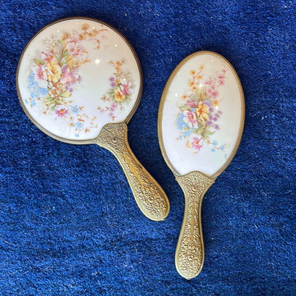 Vintage handheld mirrors x2 ✨